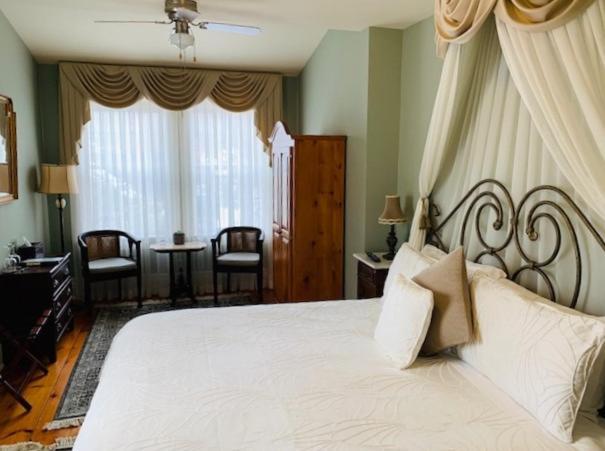Brockamour Manor Bed And Breakfast Ниагара-он-те-Лейк Экстерьер фото