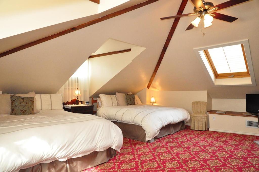 Brockamour Manor Bed And Breakfast Ниагара-он-те-Лейк Экстерьер фото