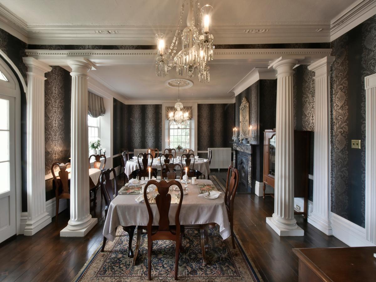Brockamour Manor Bed And Breakfast Ниагара-он-те-Лейк Экстерьер фото