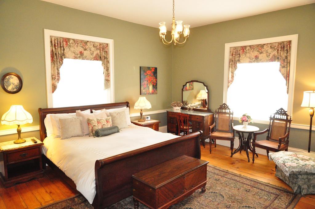 Brockamour Manor Bed And Breakfast Ниагара-он-те-Лейк Экстерьер фото