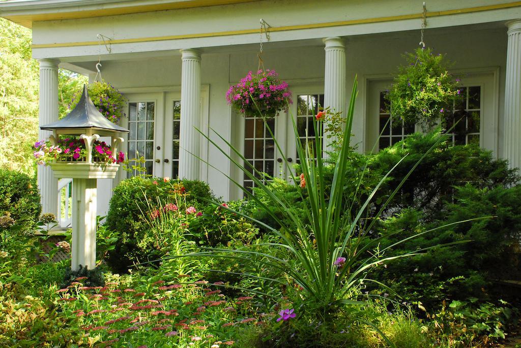 Brockamour Manor Bed And Breakfast Ниагара-он-те-Лейк Экстерьер фото