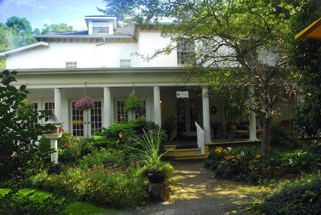 Brockamour Manor Bed And Breakfast Ниагара-он-те-Лейк Экстерьер фото