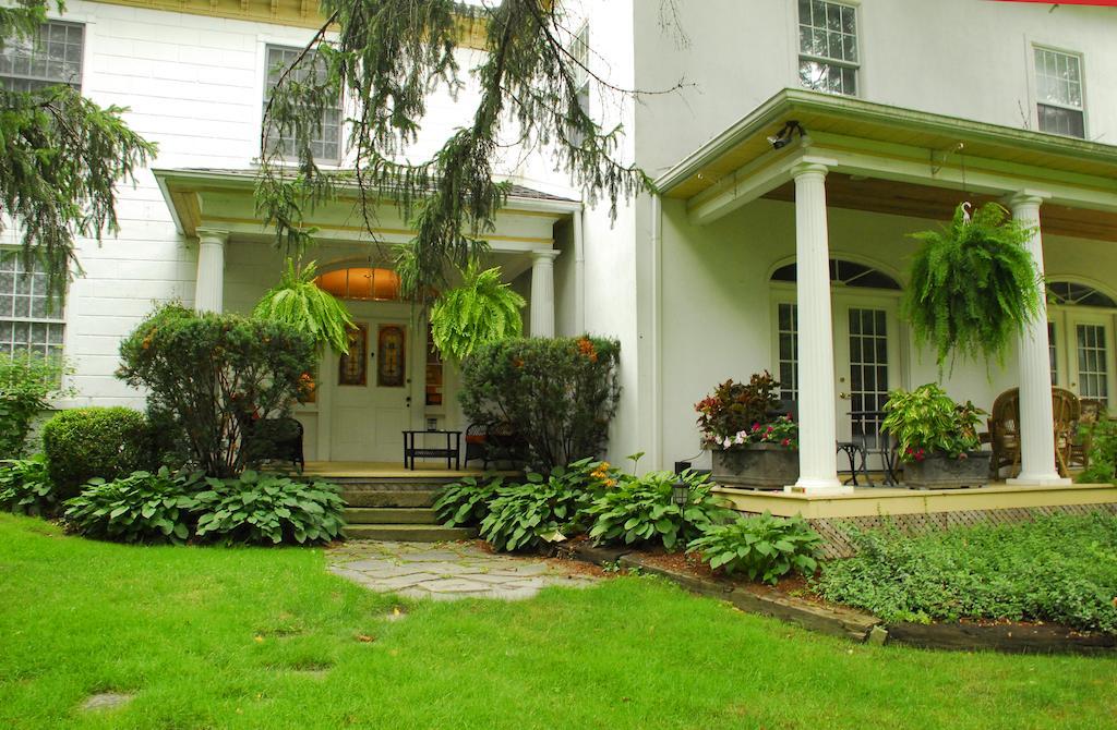 Brockamour Manor Bed And Breakfast Ниагара-он-те-Лейк Экстерьер фото